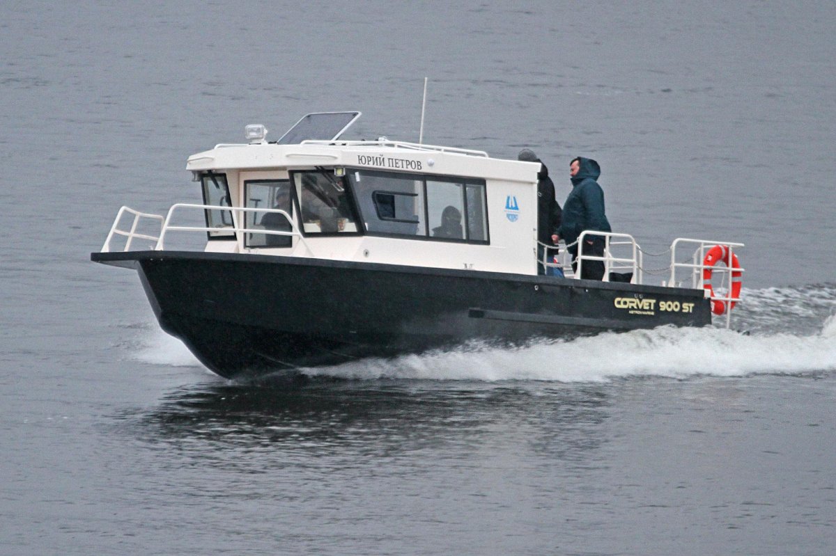 Катер Конрад 900