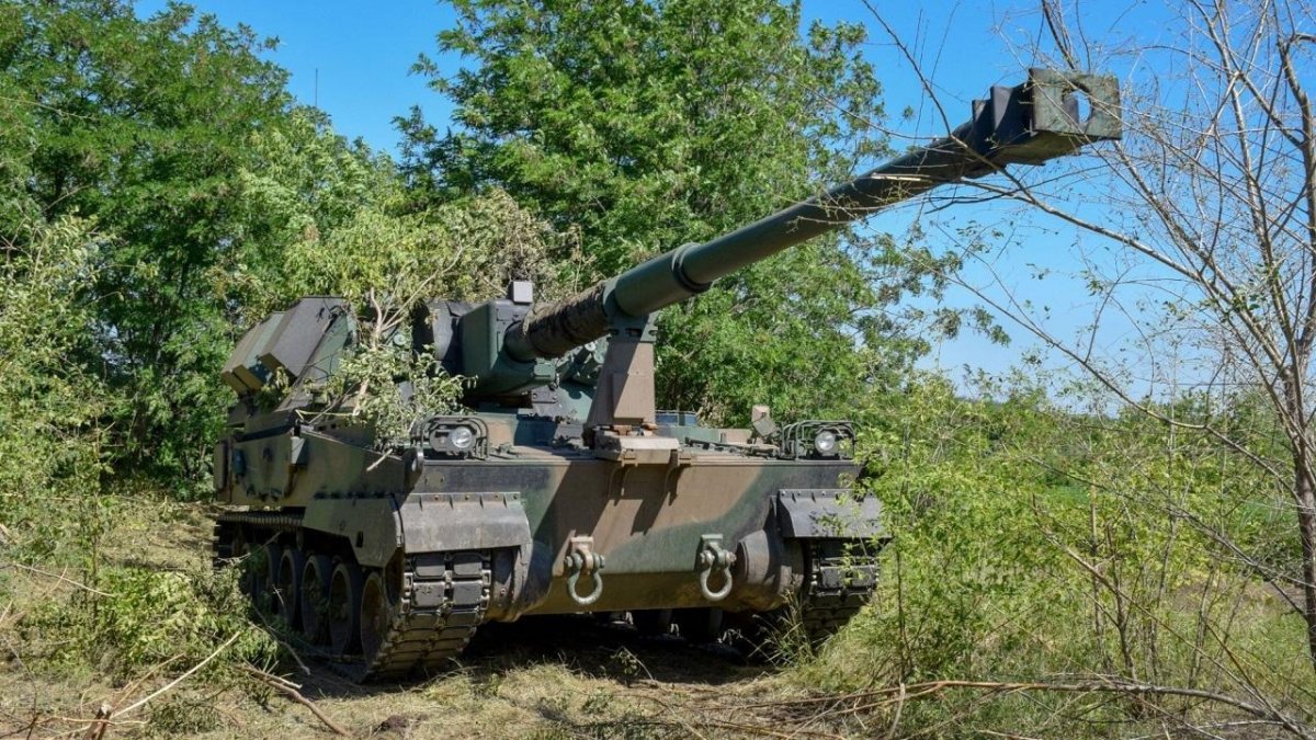 155-Мм САУ AHS Krab