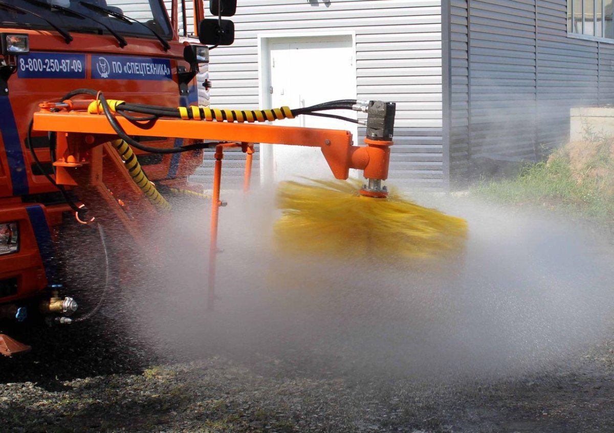 Щетка для мойки барьерных ограждений на КАМАЗ