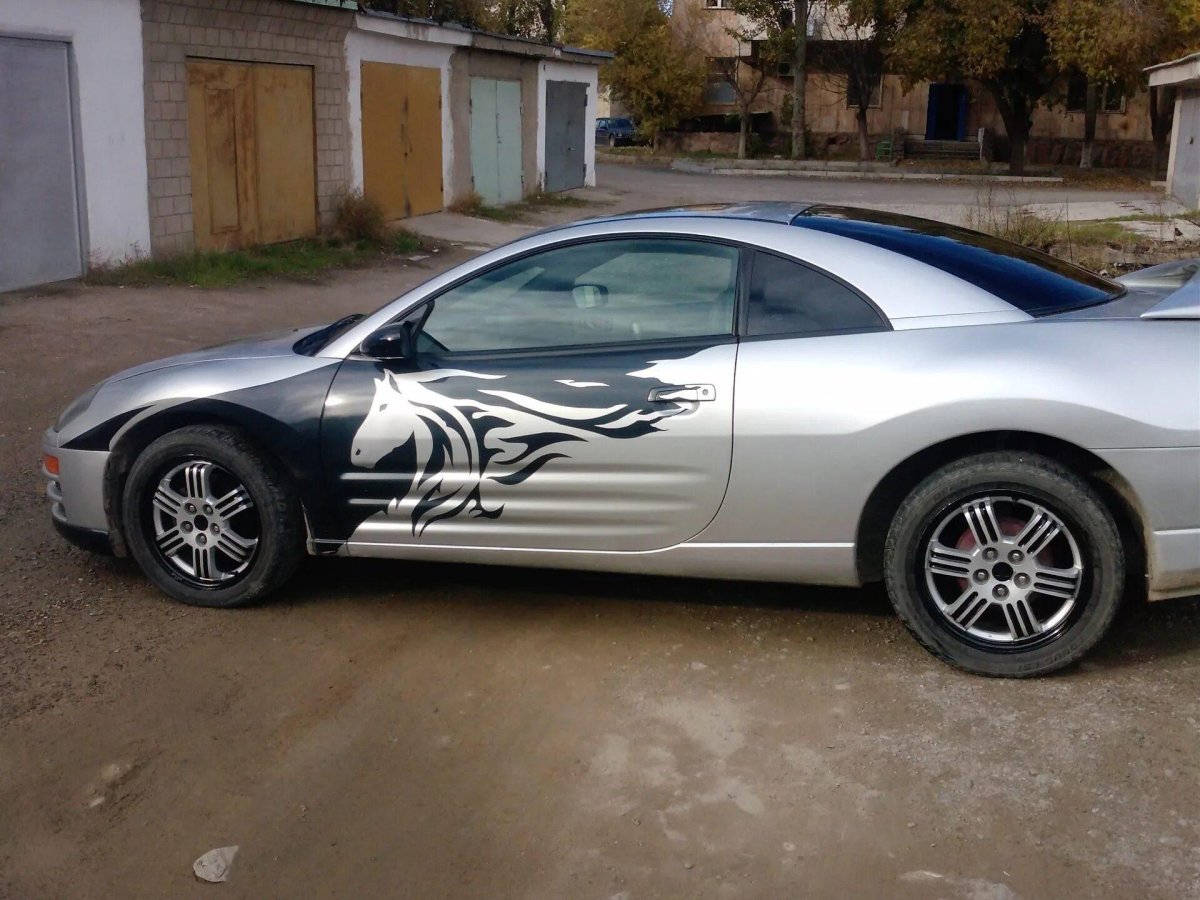 Мицубиси Эклипс черный с винил молния