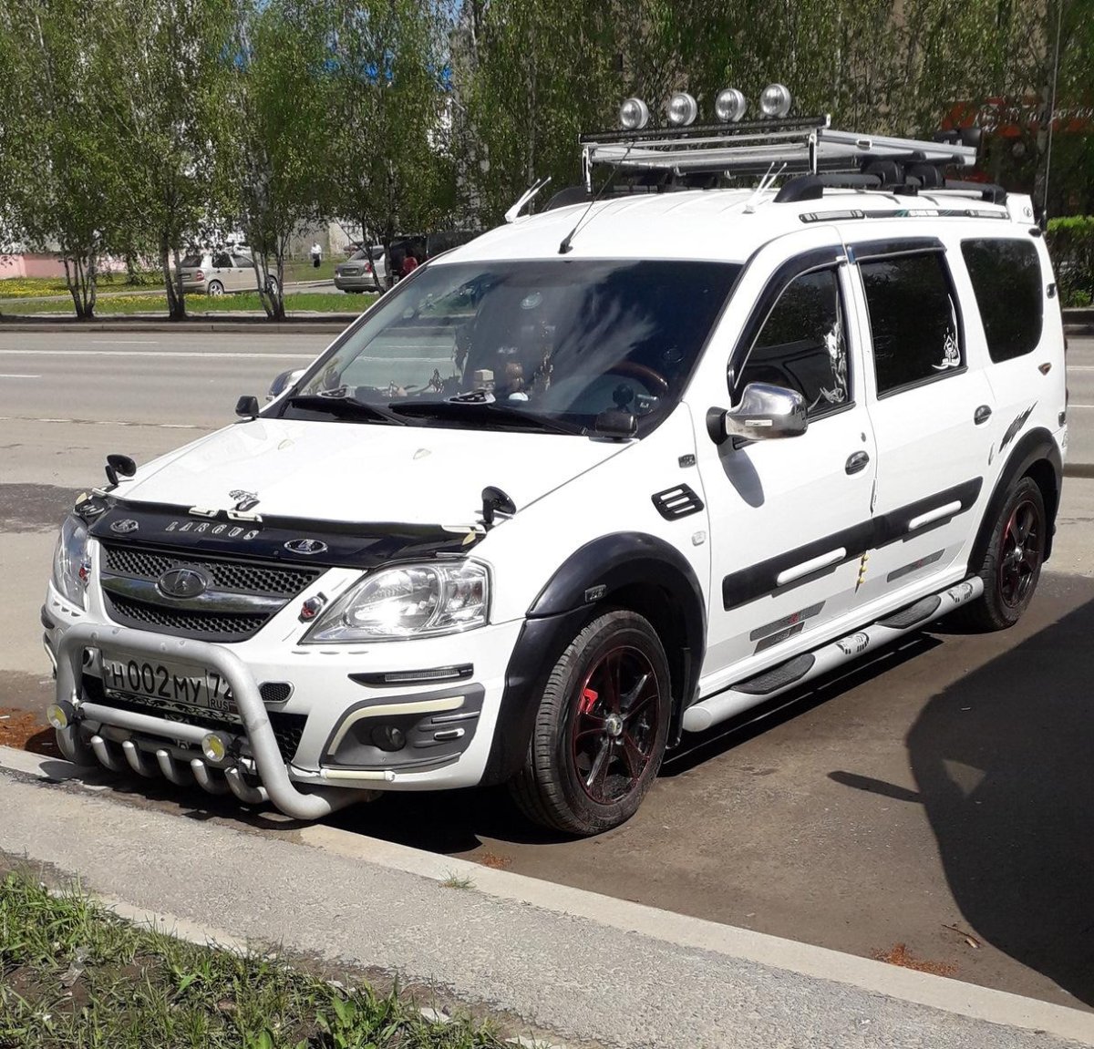 Тюнингованный Лада Ларгус