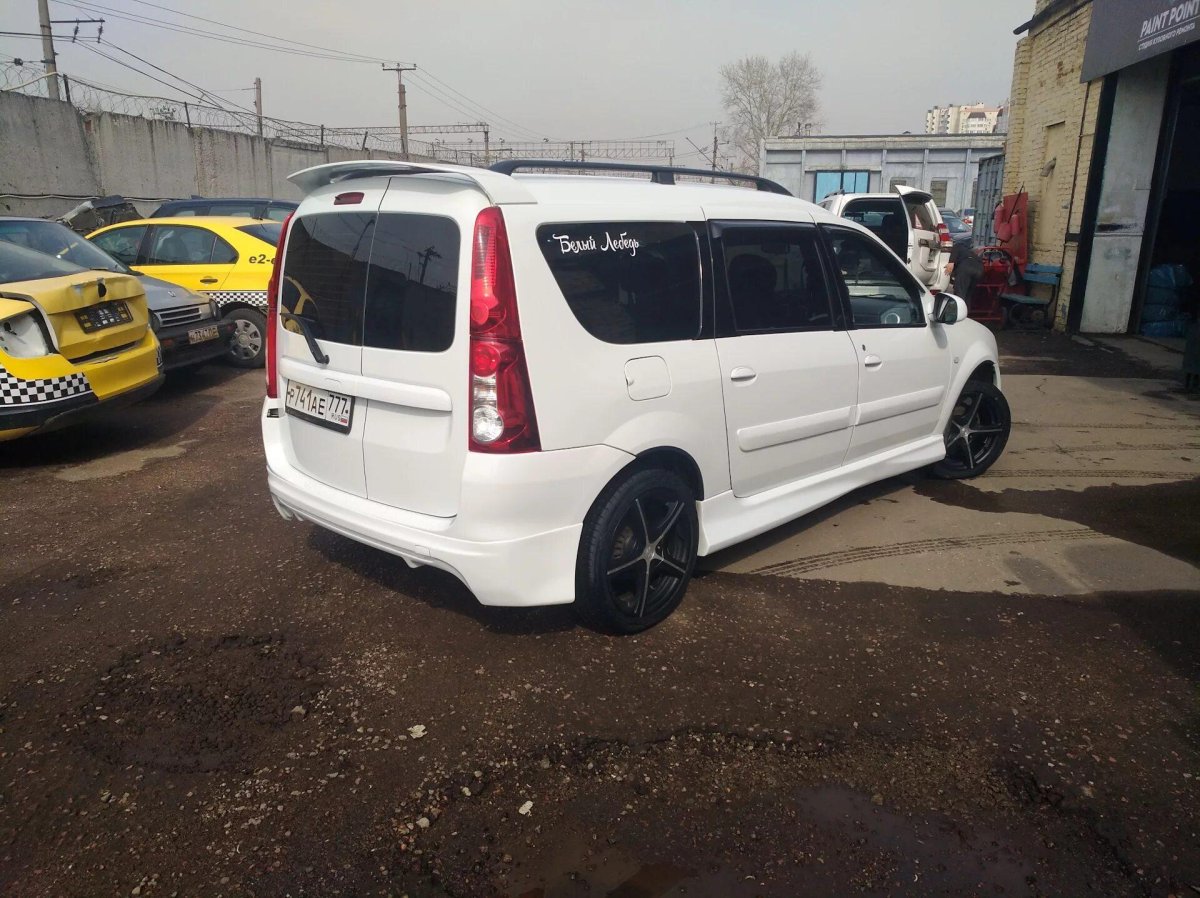 Лада Ларгус белый лебедь