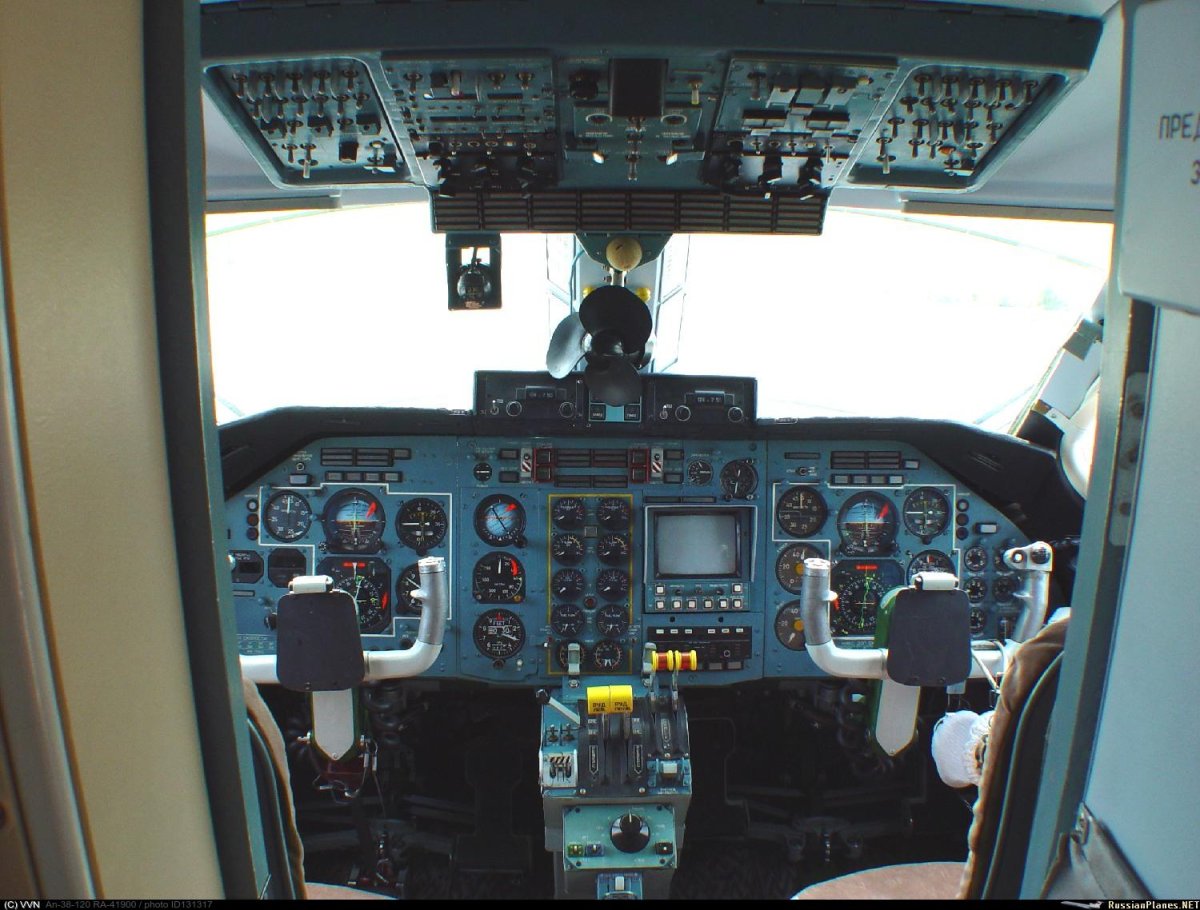 АН-28 кабина