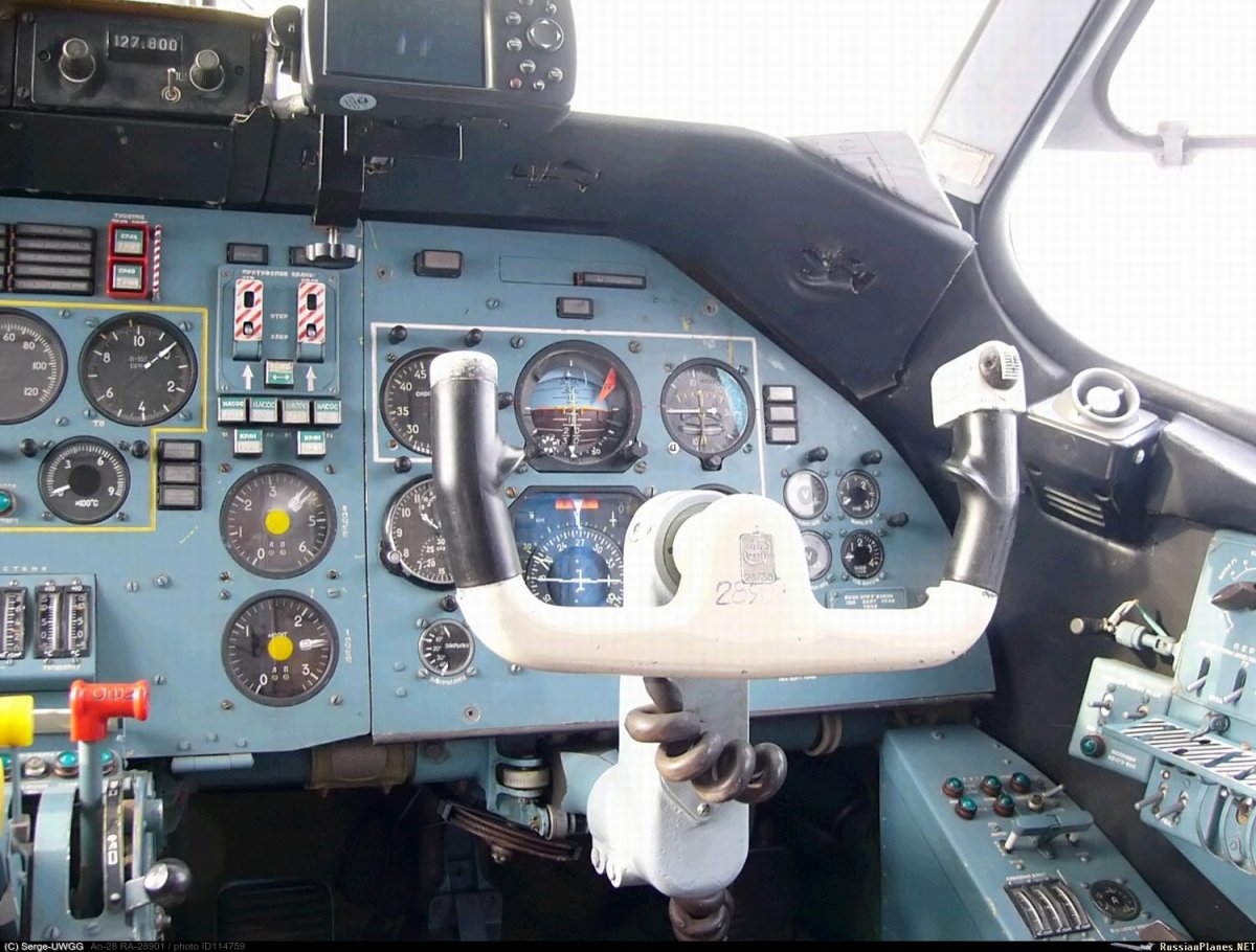 АН-28 кабина