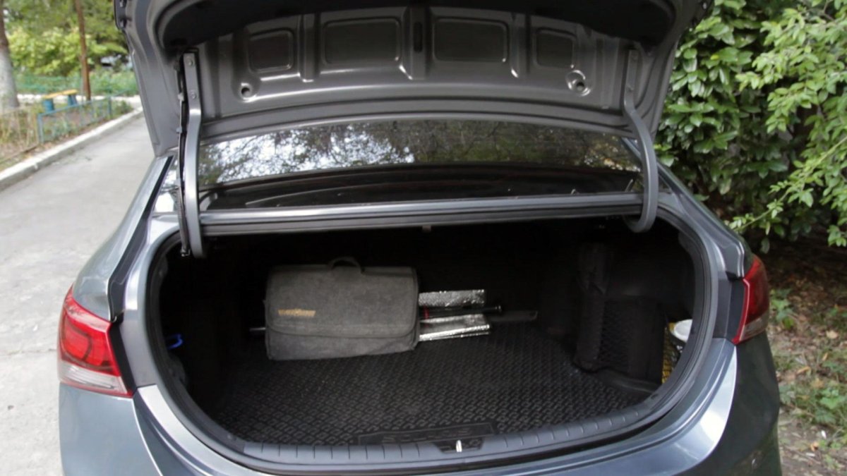 Hyundai Solaris 2 багажник