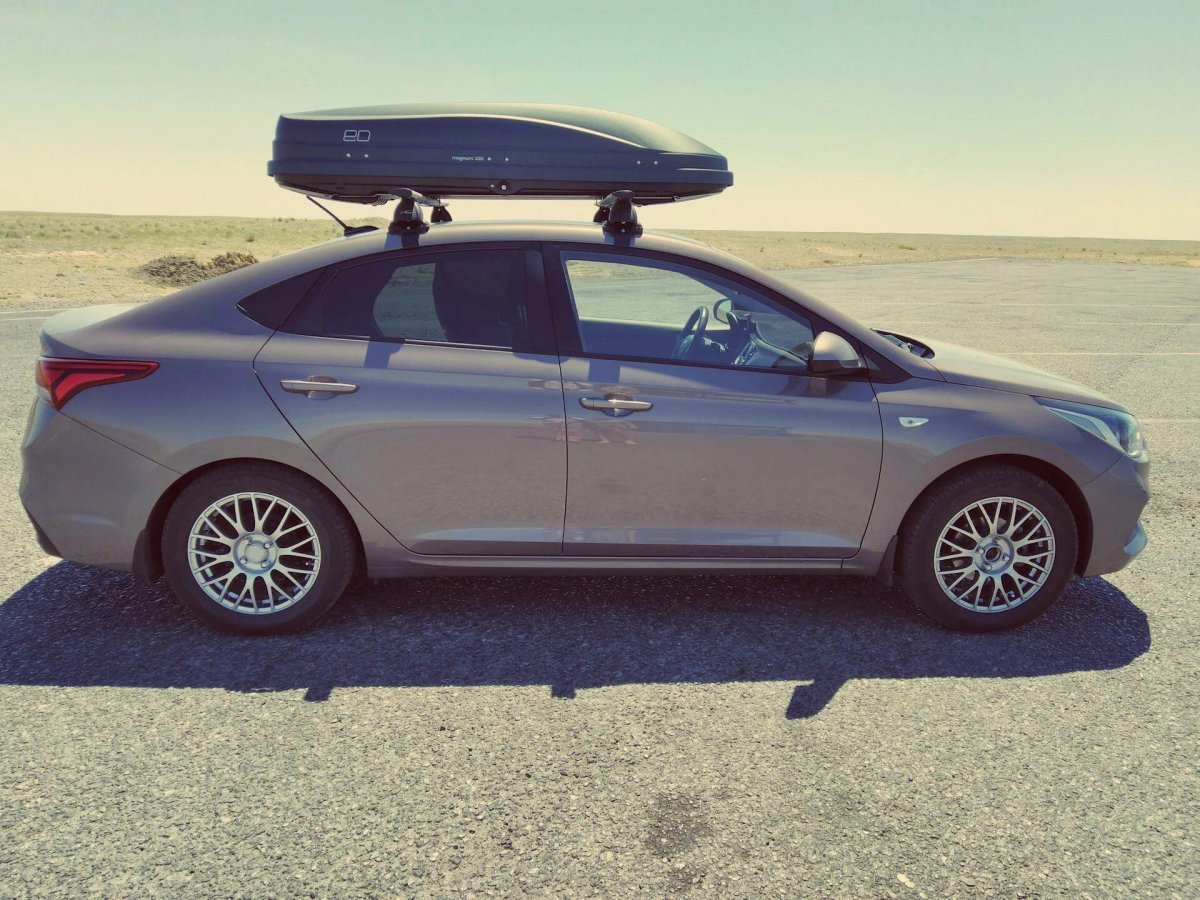 Hyundai Solaris 2017 бокс на крыше