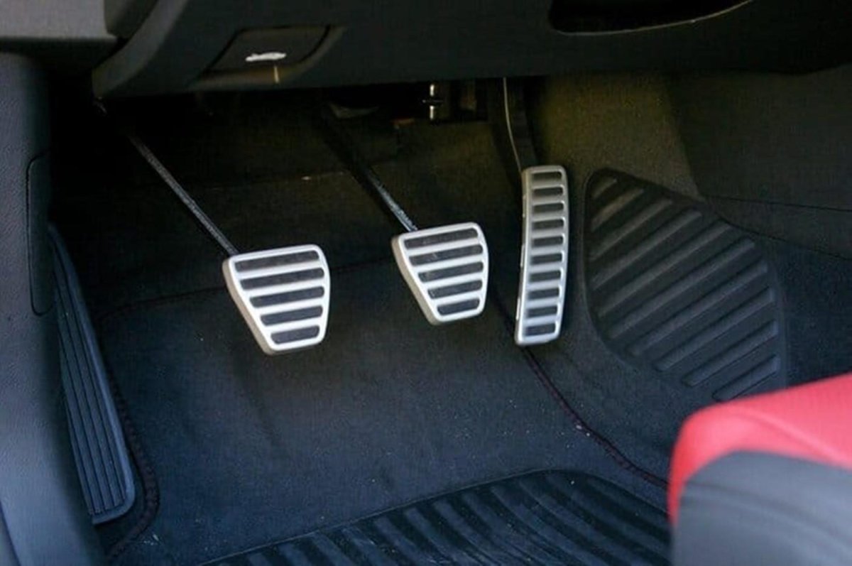 Педали ГАЗ И тормоз на механике