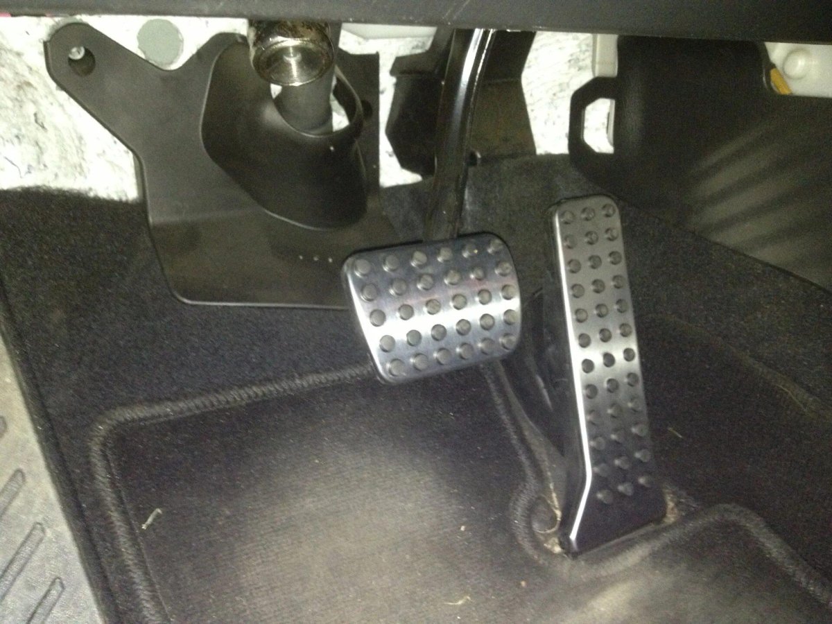 Педаль подачи топлива