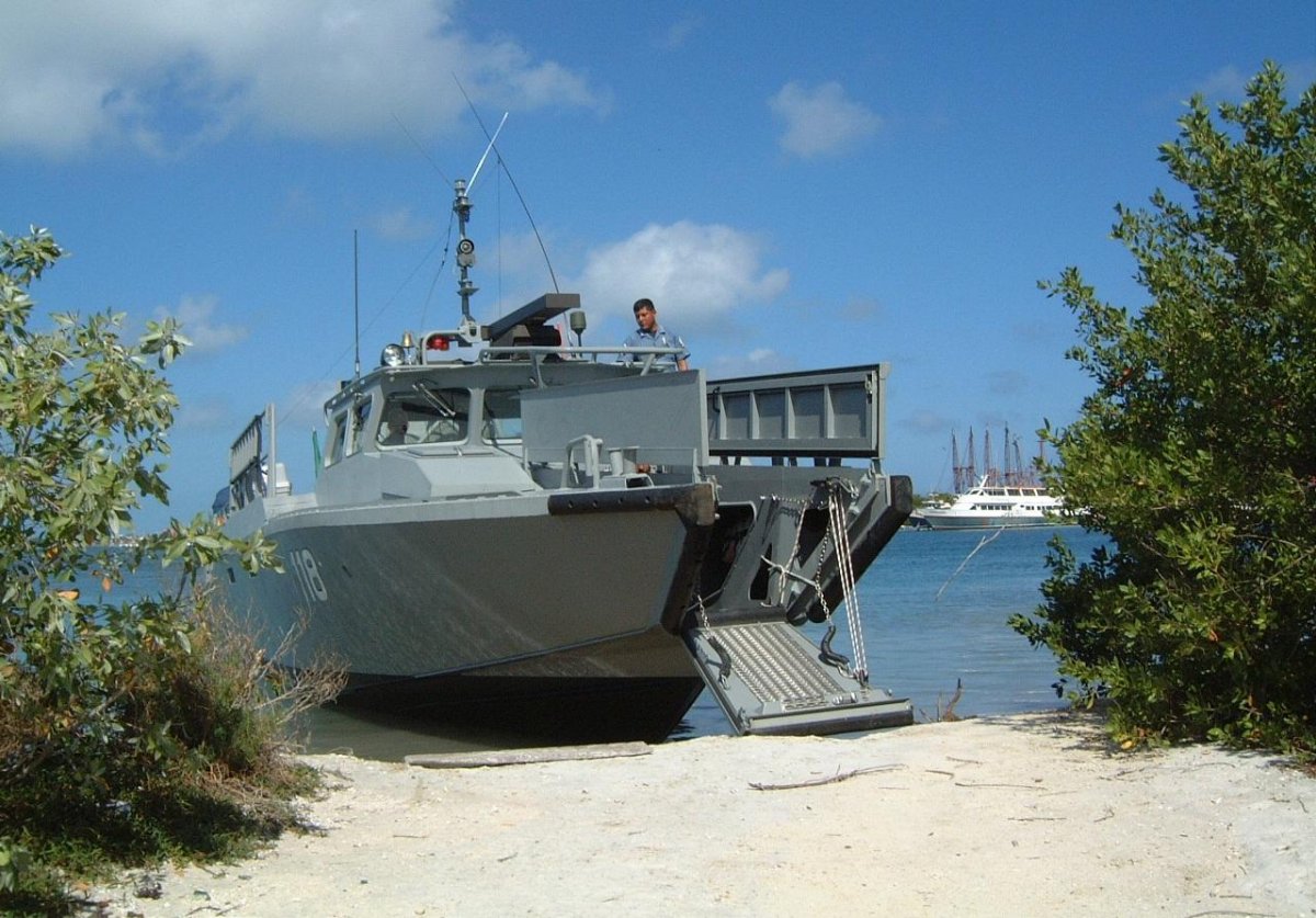 Шведский штурмовой катер cb90