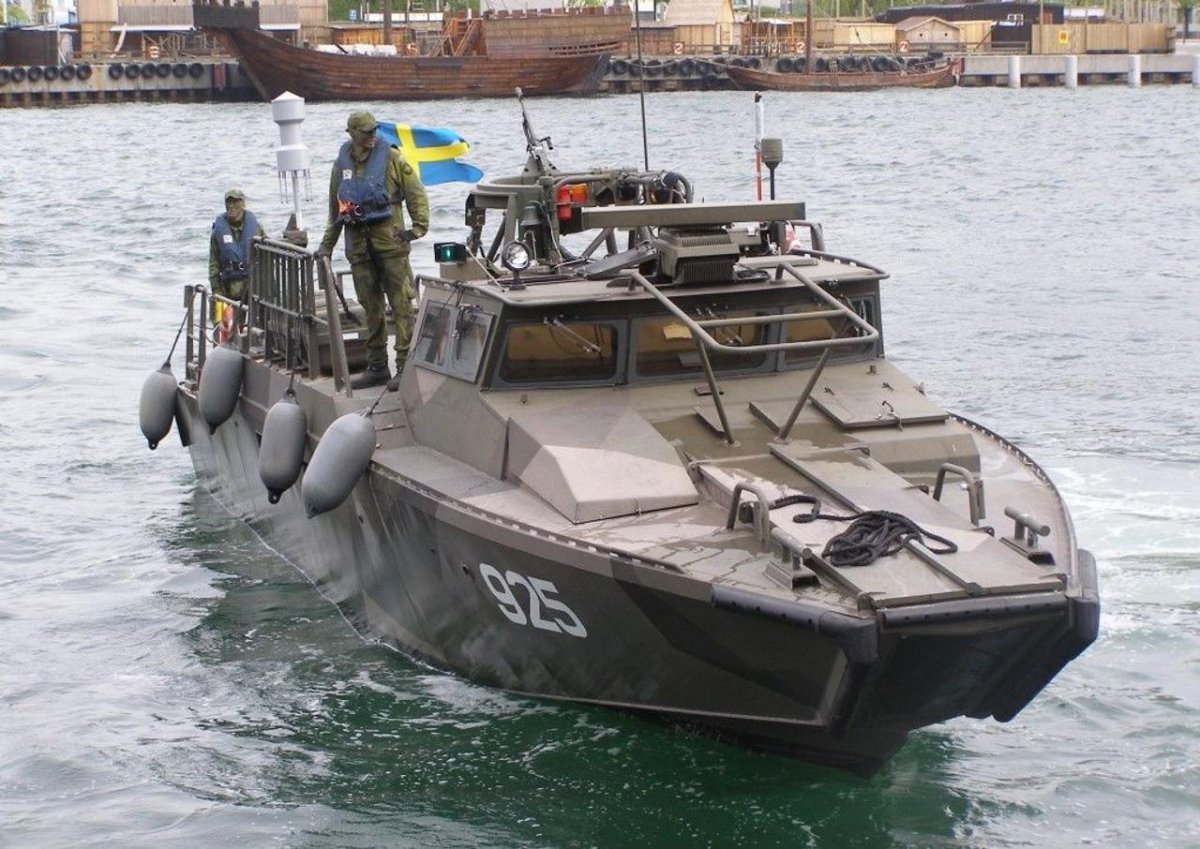Катер комбат Боат 90