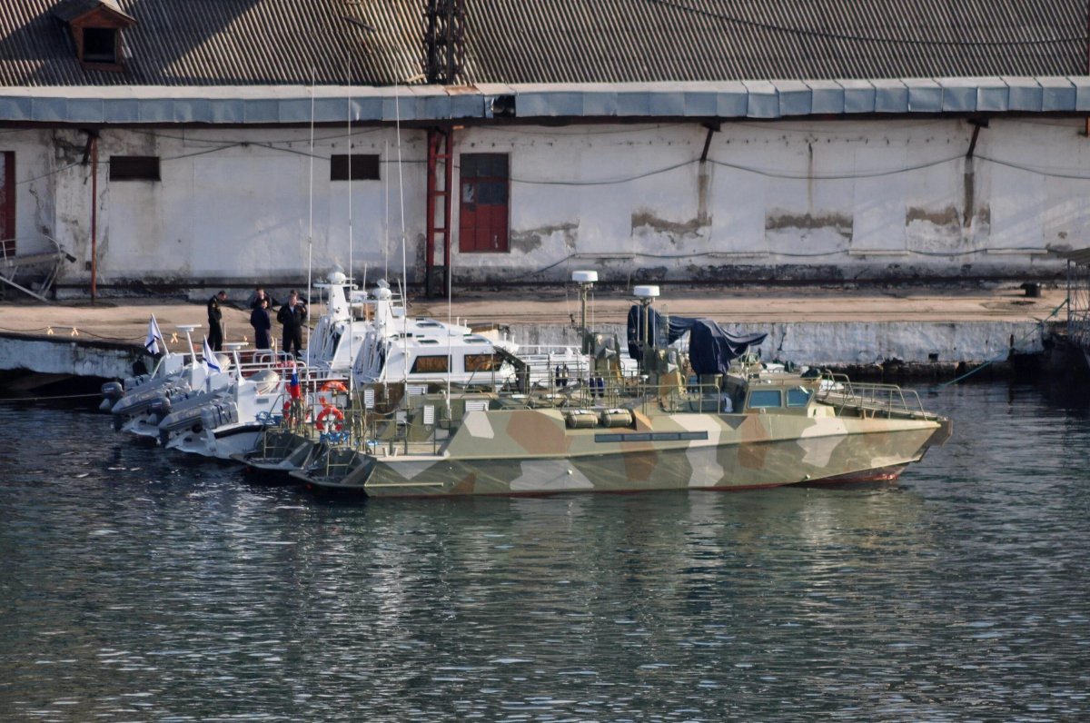 Катер Combatboat 90