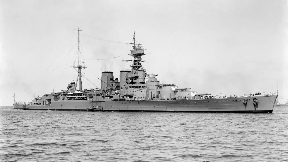 Крейсер HMS Hood