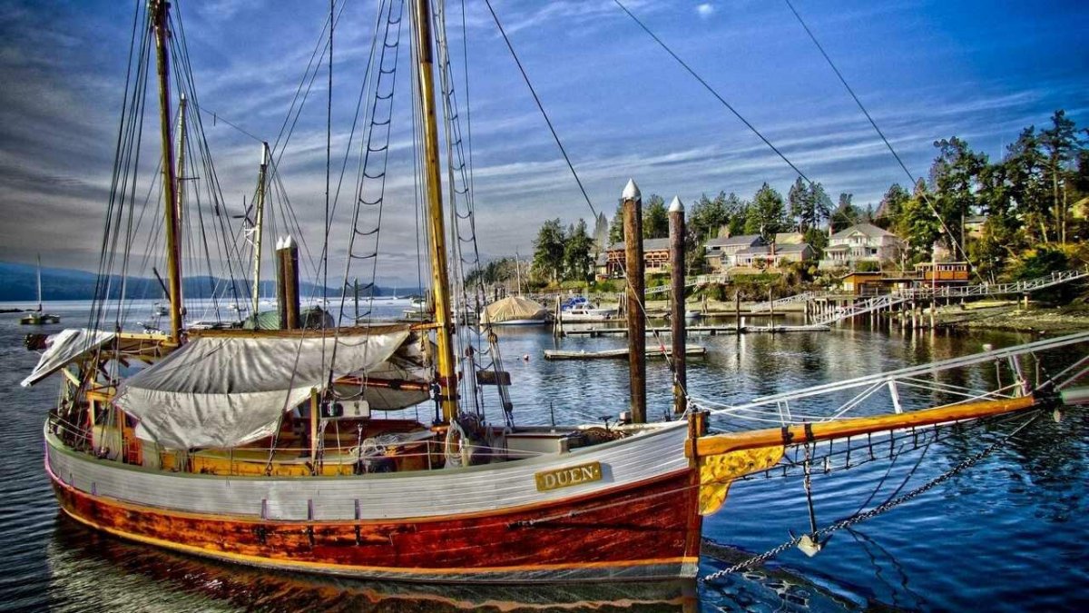 Пристань с кораблями