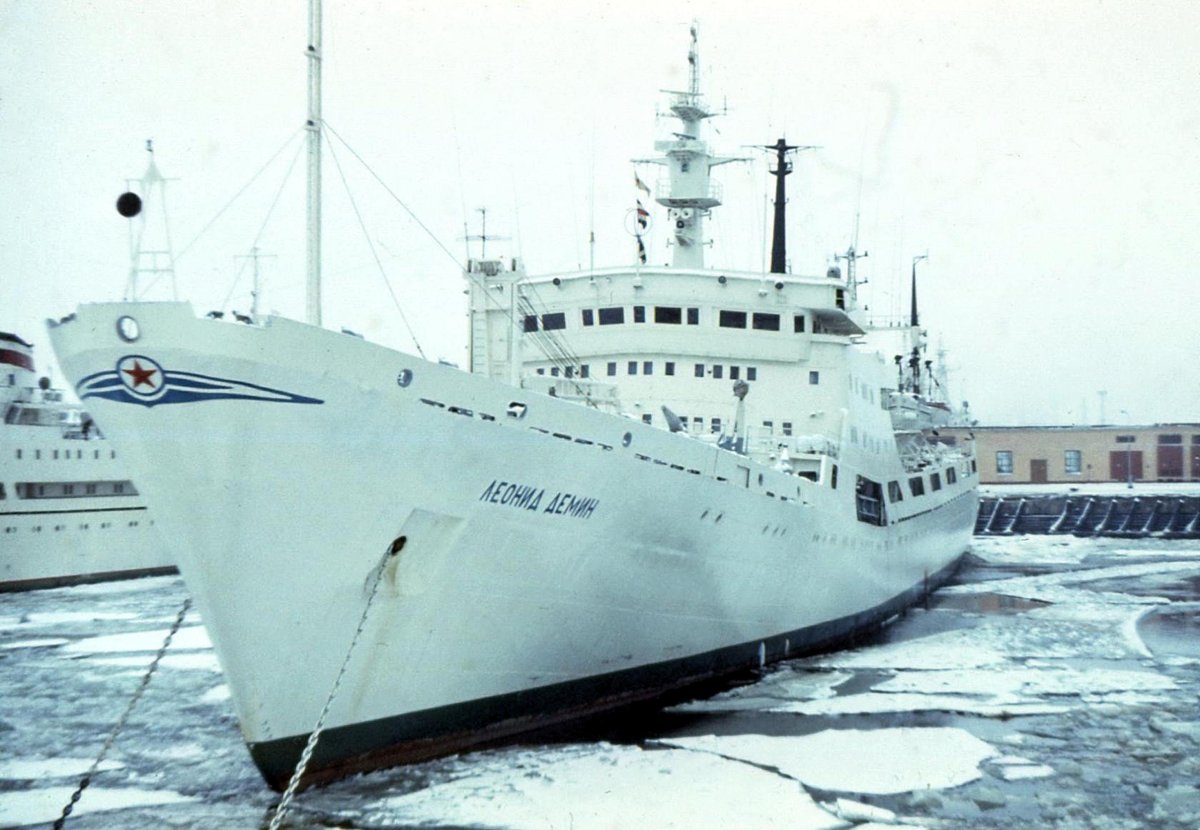 Судно Леонид Демин остров Гогланд