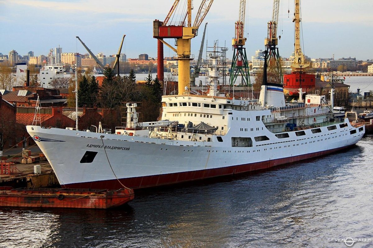 Научно исследовательское судно "Адмирал Владимирский"