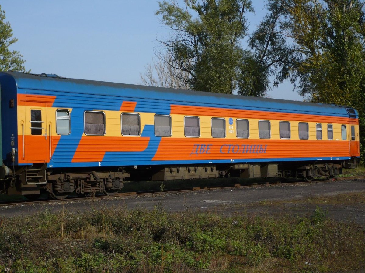 Фирменный поезд две столицы