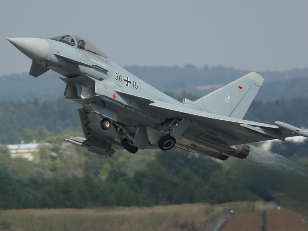 Самолет Еврофайтер Тайфун