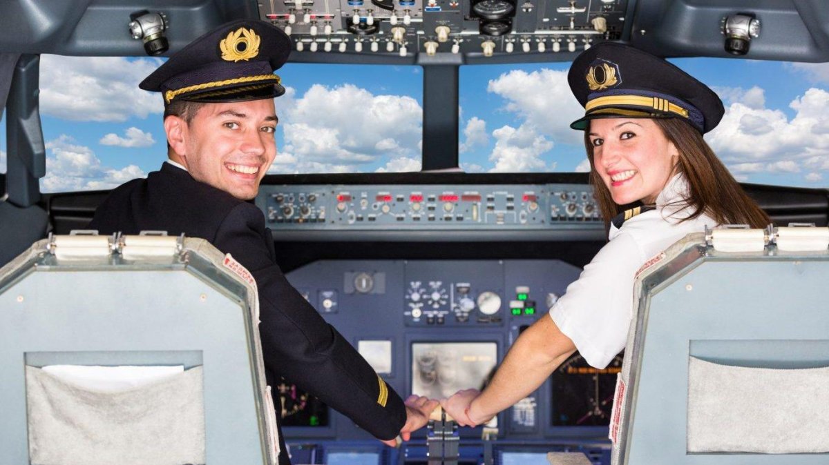 Летчик за штурвалом