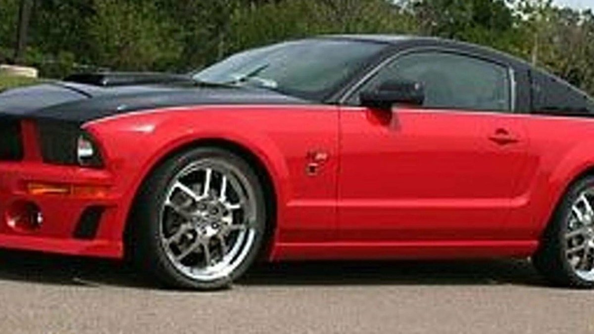 Форд Мустанг двухцветный