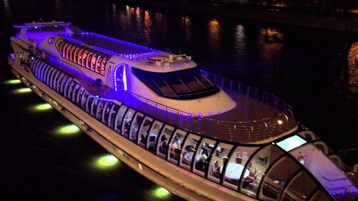 Яхта Рэдиссон Ройал