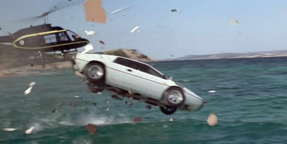 Машина амфибия Джеймса Бонда