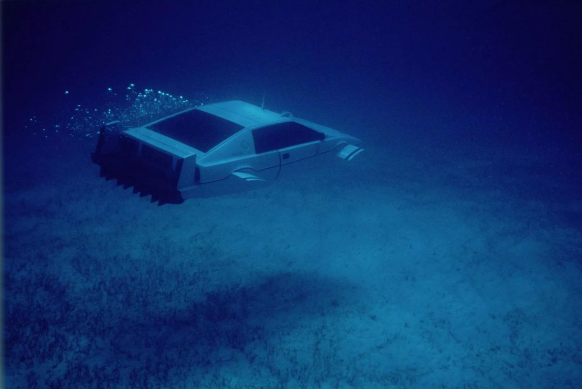 Лотус Джеймса Бонда