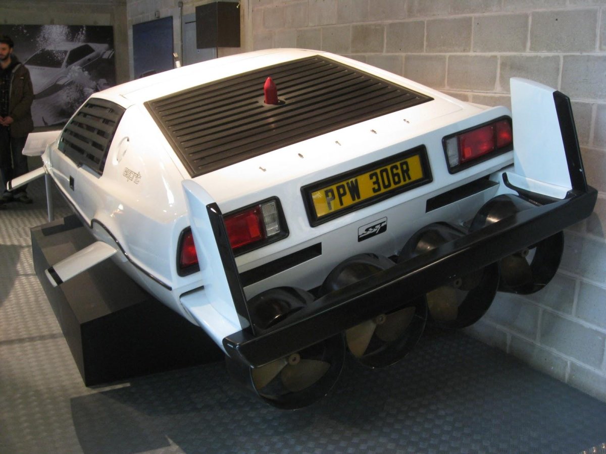 Лотус Джеймса Бонда