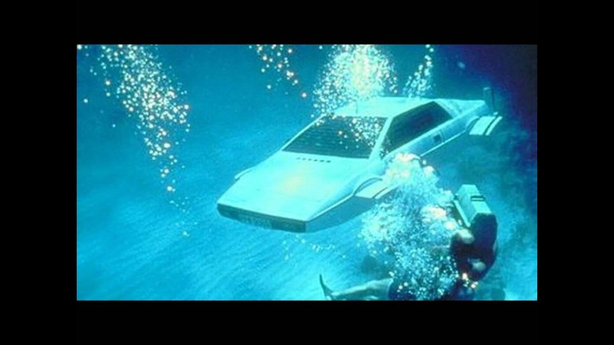 Машина амфибия Джеймса Бонда