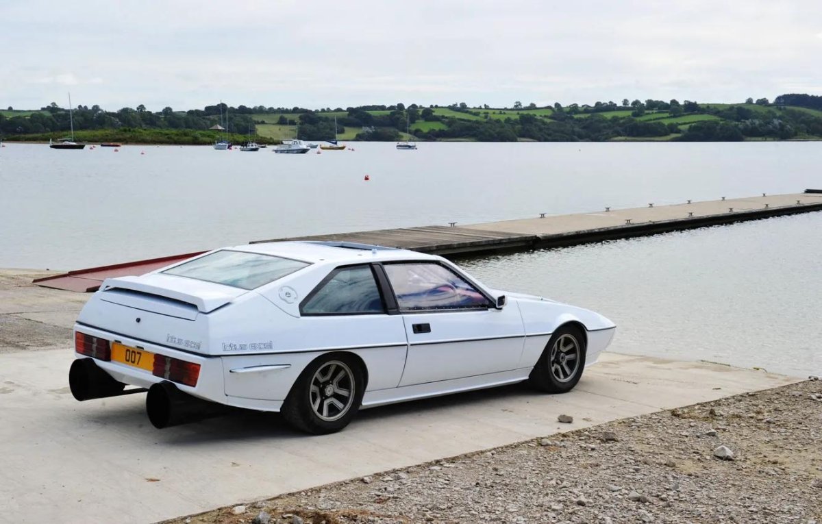Lotus Esprit субмарина