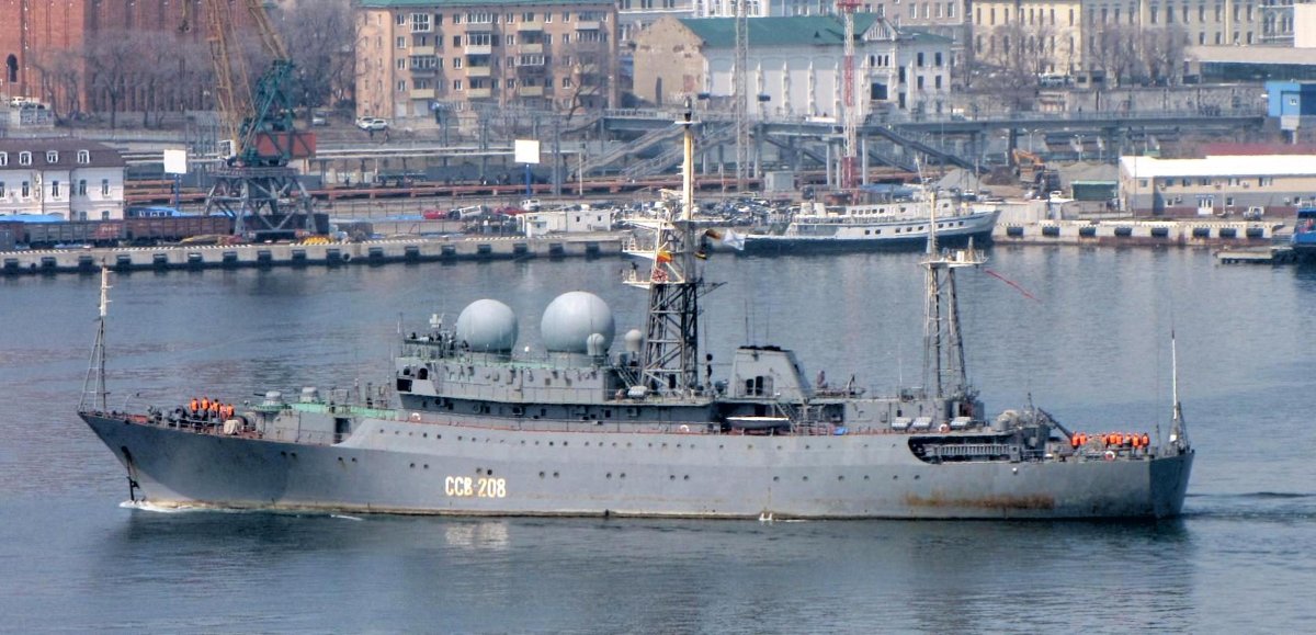 Разведывательный корабль ССВ-208 "Курилы"