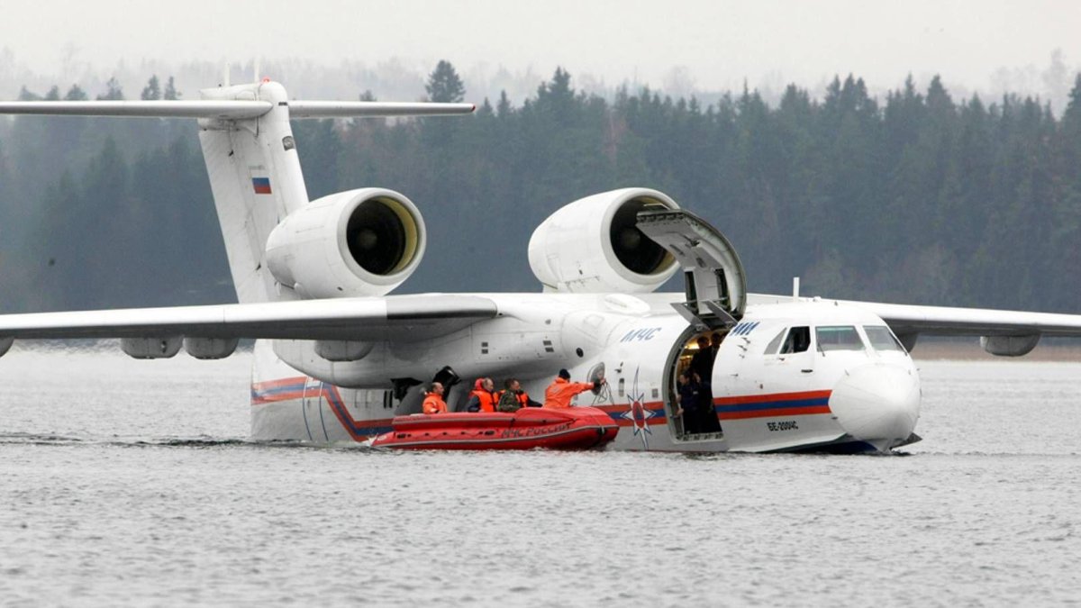 Самолет бе-200 МЧС