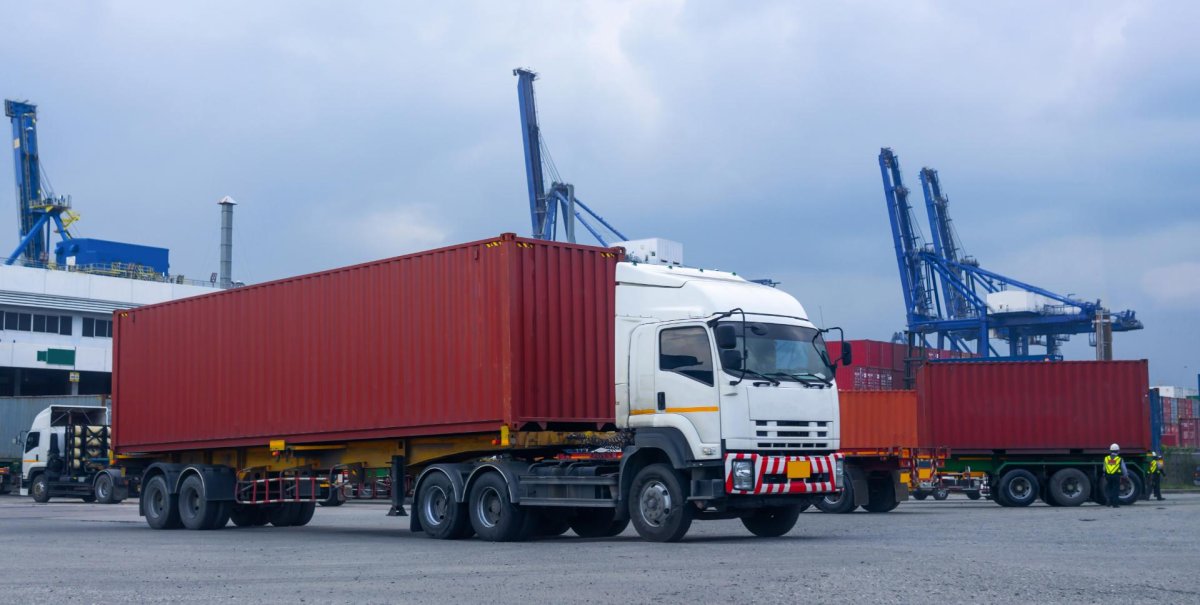 Грузовики контейнеровозы 20 футов