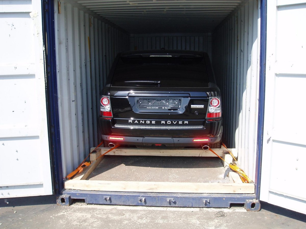 Авто в контейнере