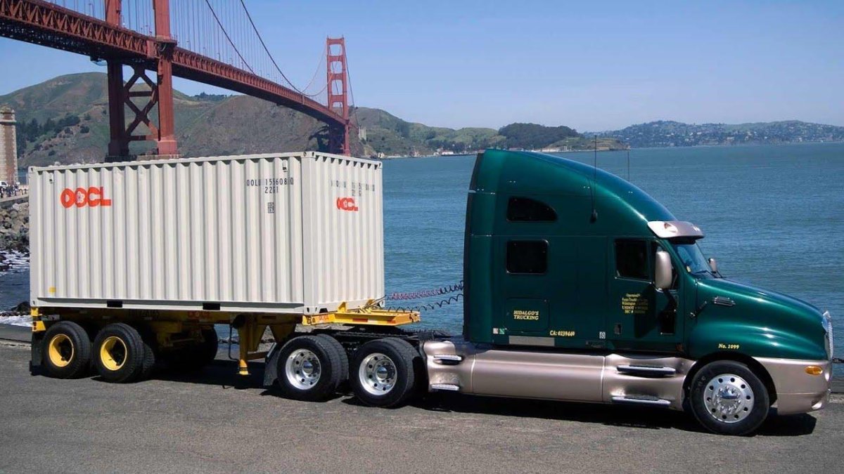 Вольво контейнеровоз