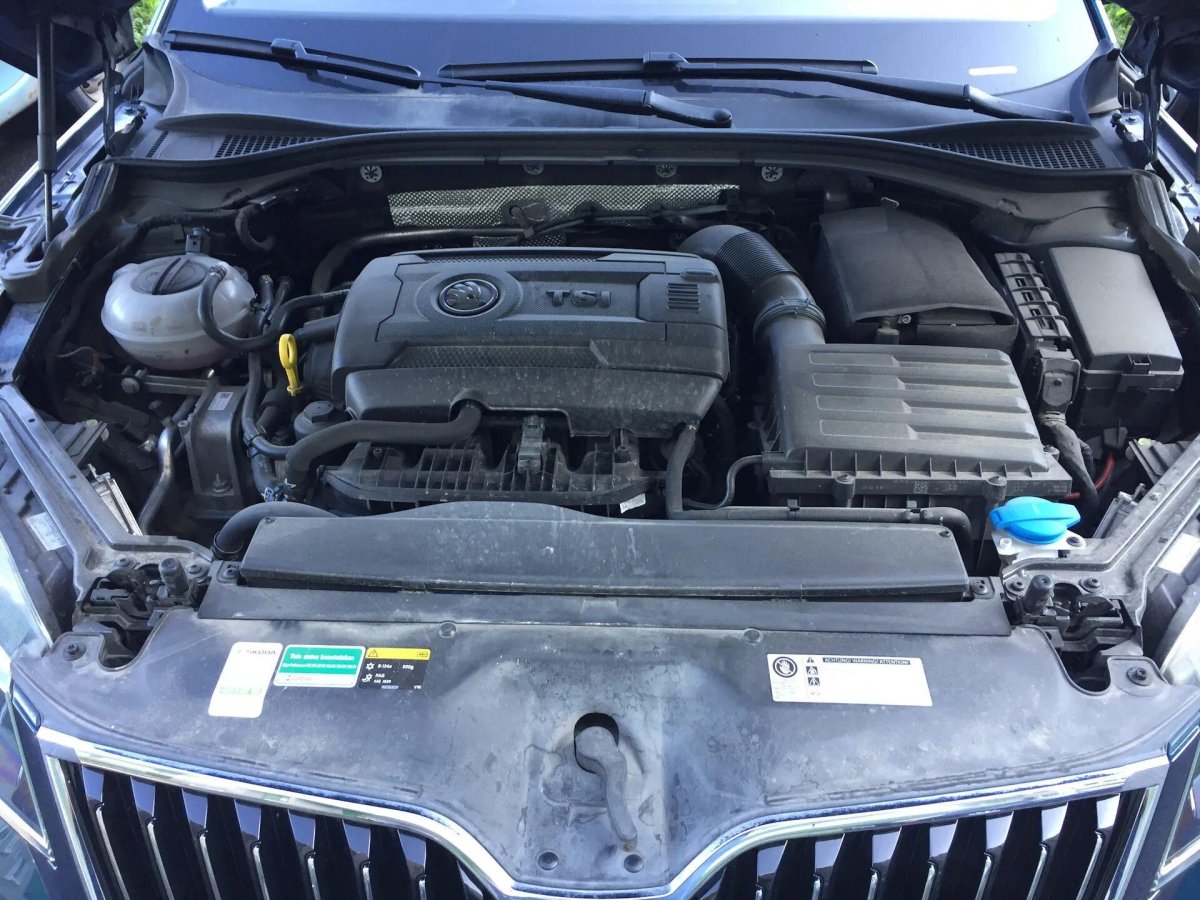 Шкода Суперб моторный отсек