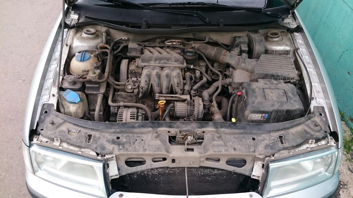 Шкода Октавия 1.6 моторный отсек