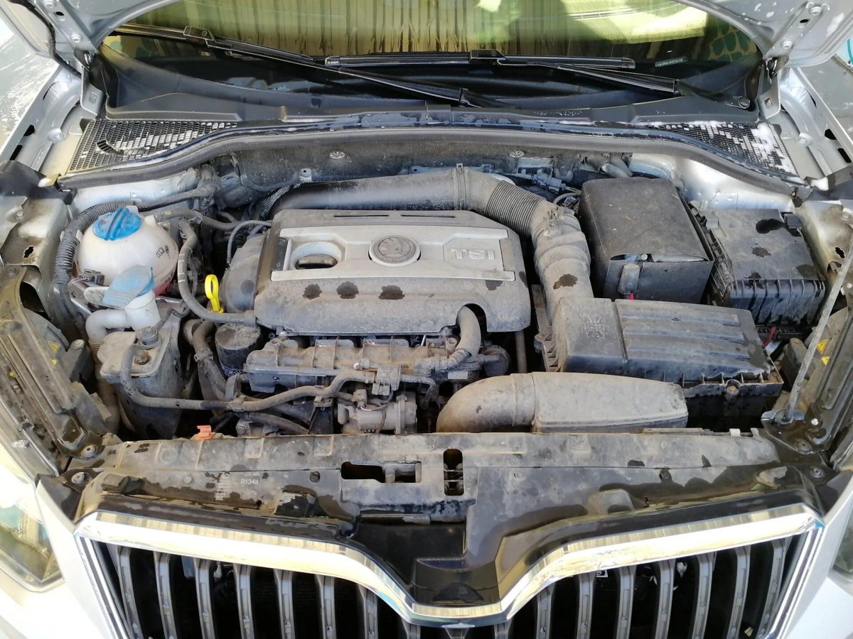 Подкапотка Skoda Yeti