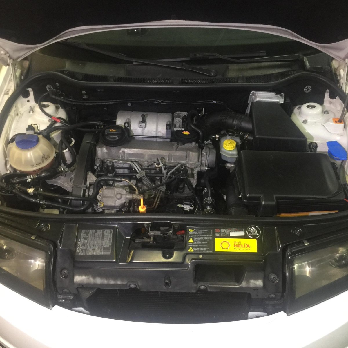 Подкапотное пространство Skoda Fabia 2