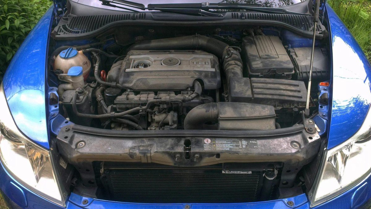 Подкапотка Шкода Октавия а5