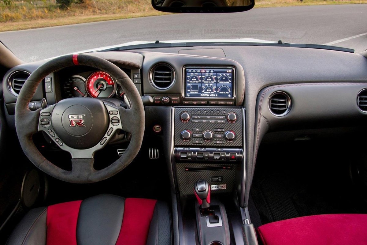 Салон Ниссан ГТР р35