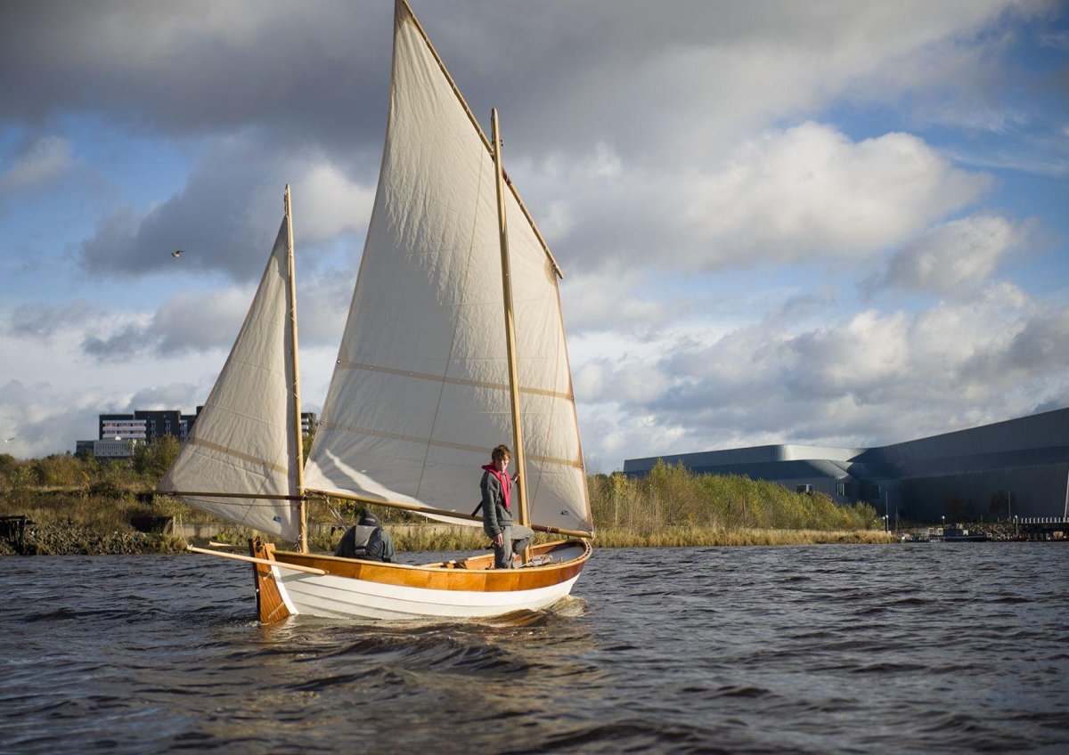 Ял швертбот