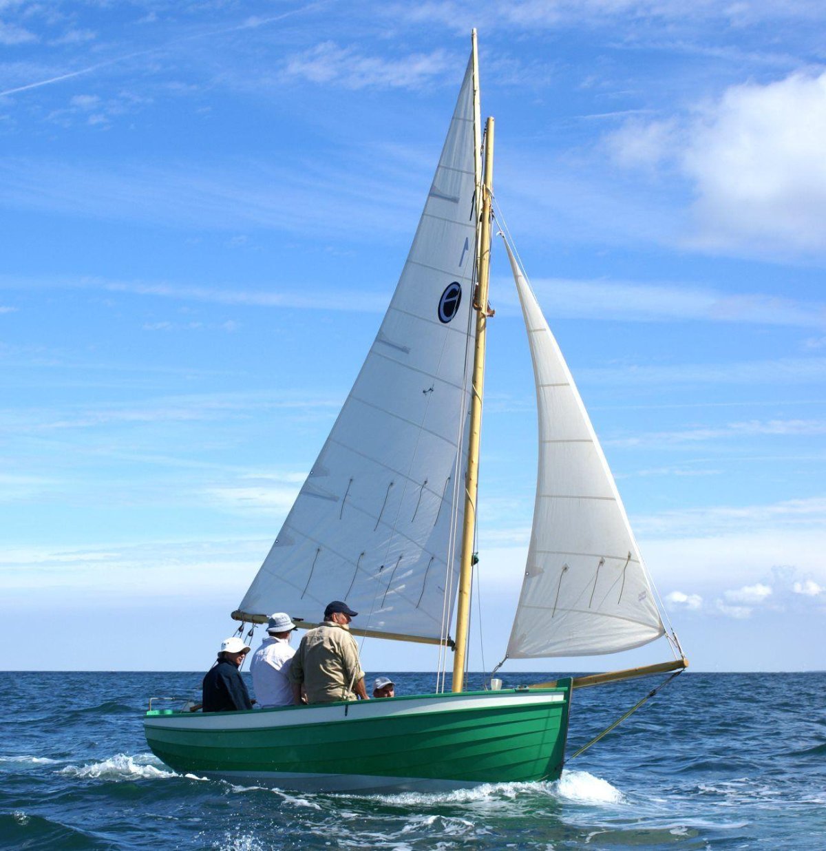 Парусная яхта Финикия