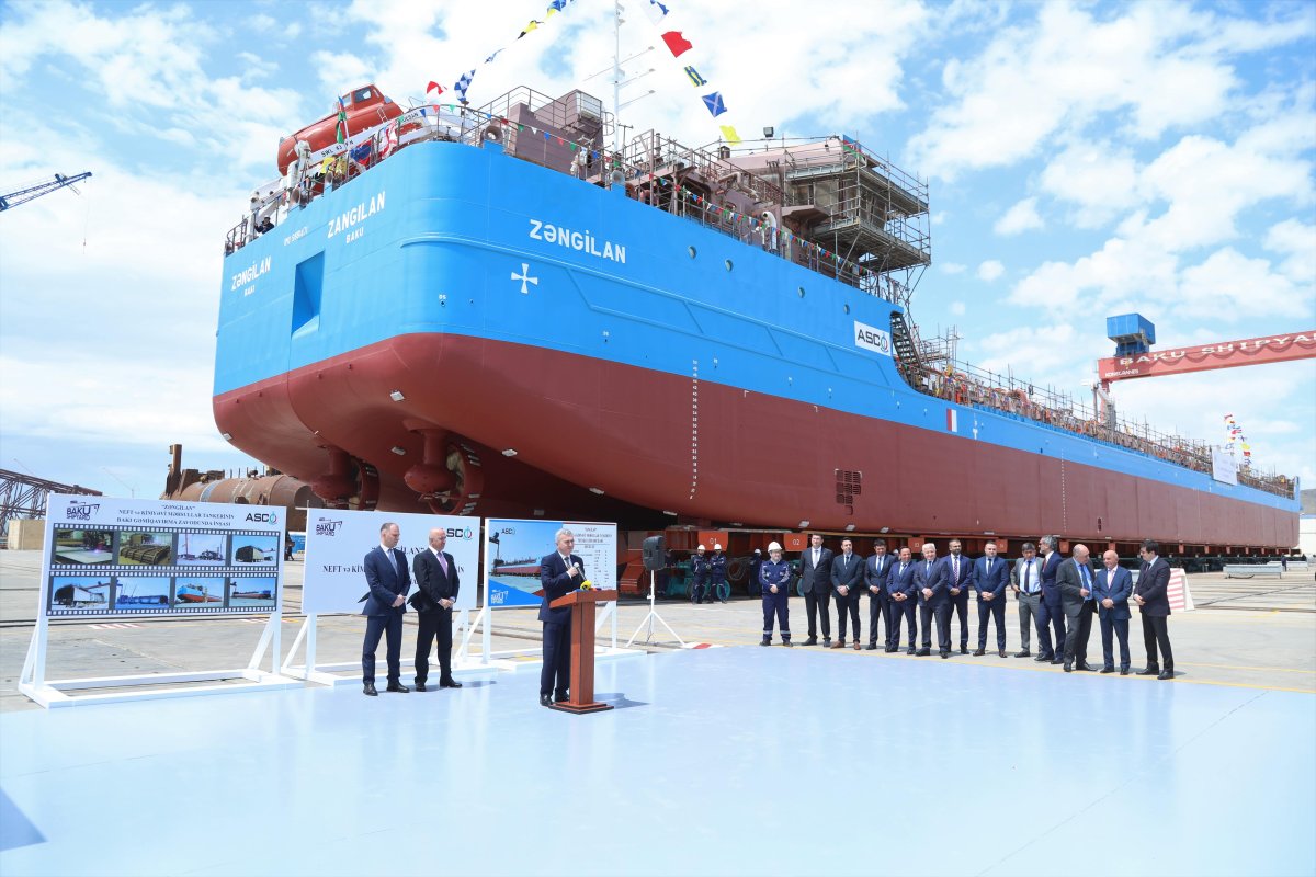 Танкер в доке