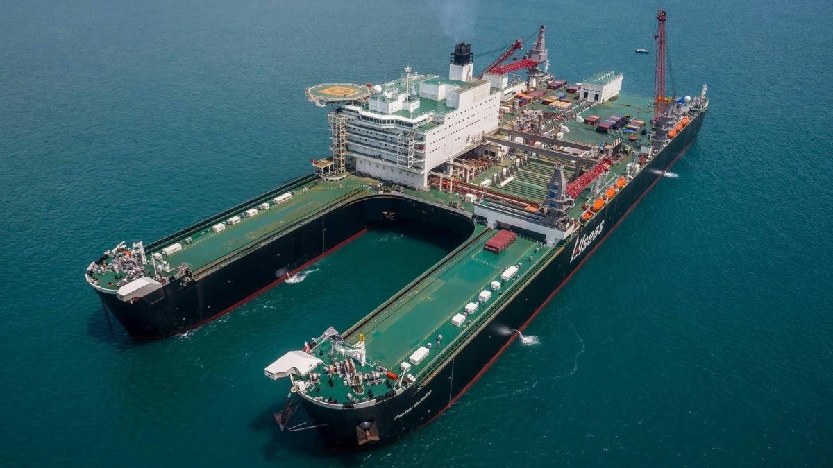 Корабль трубоукладчик Allseas