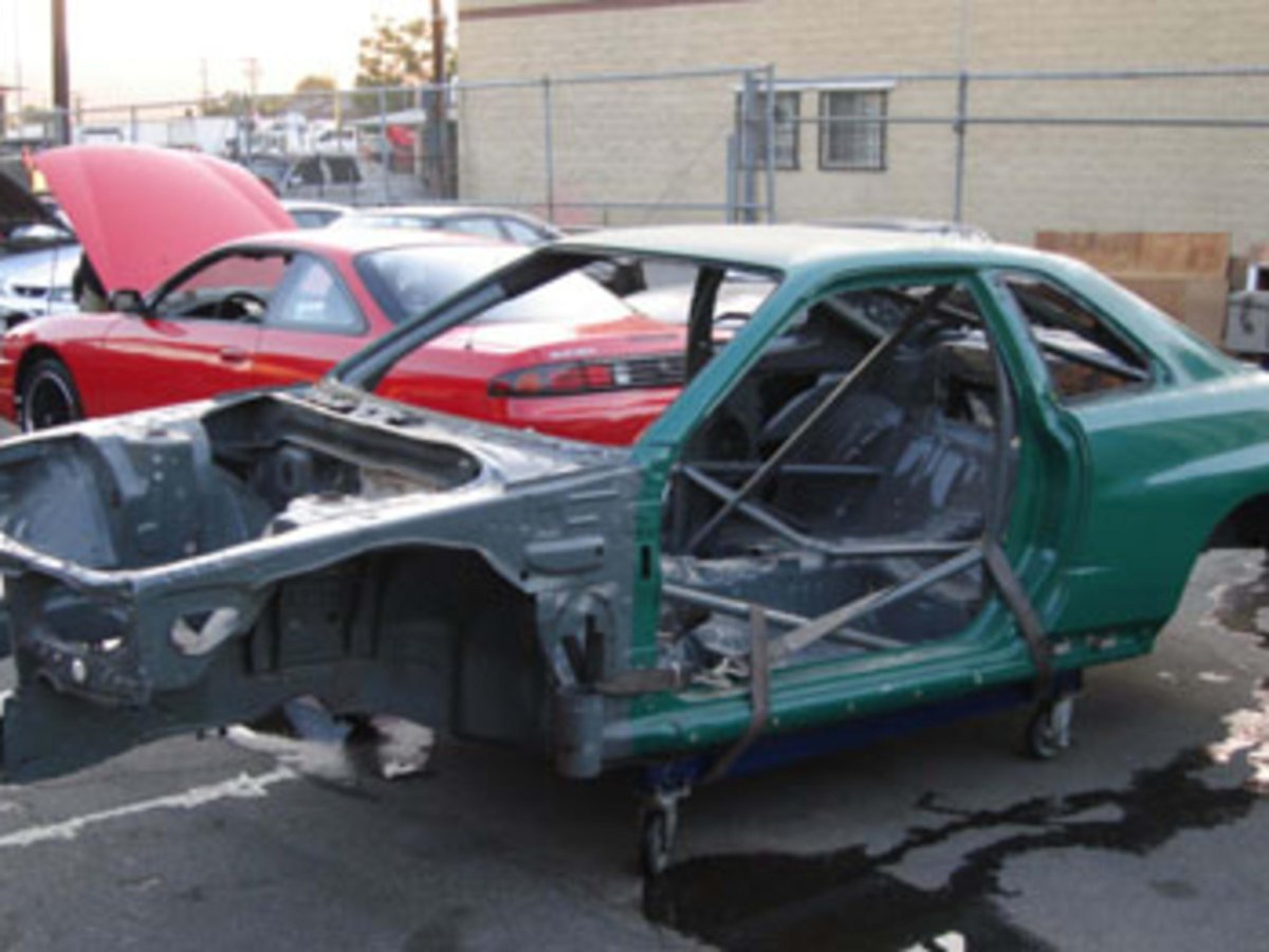 Skyline r32 голый кузов