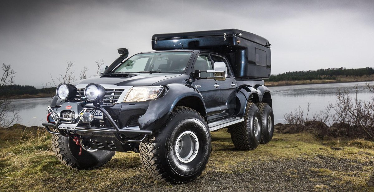 Toyota Hilux Arctic Trucks at44