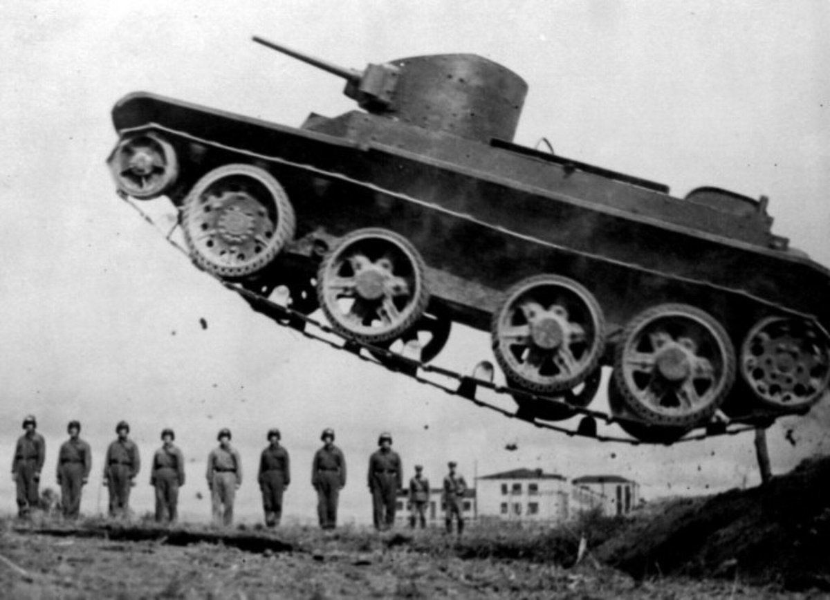 Танки СССР БТ 7