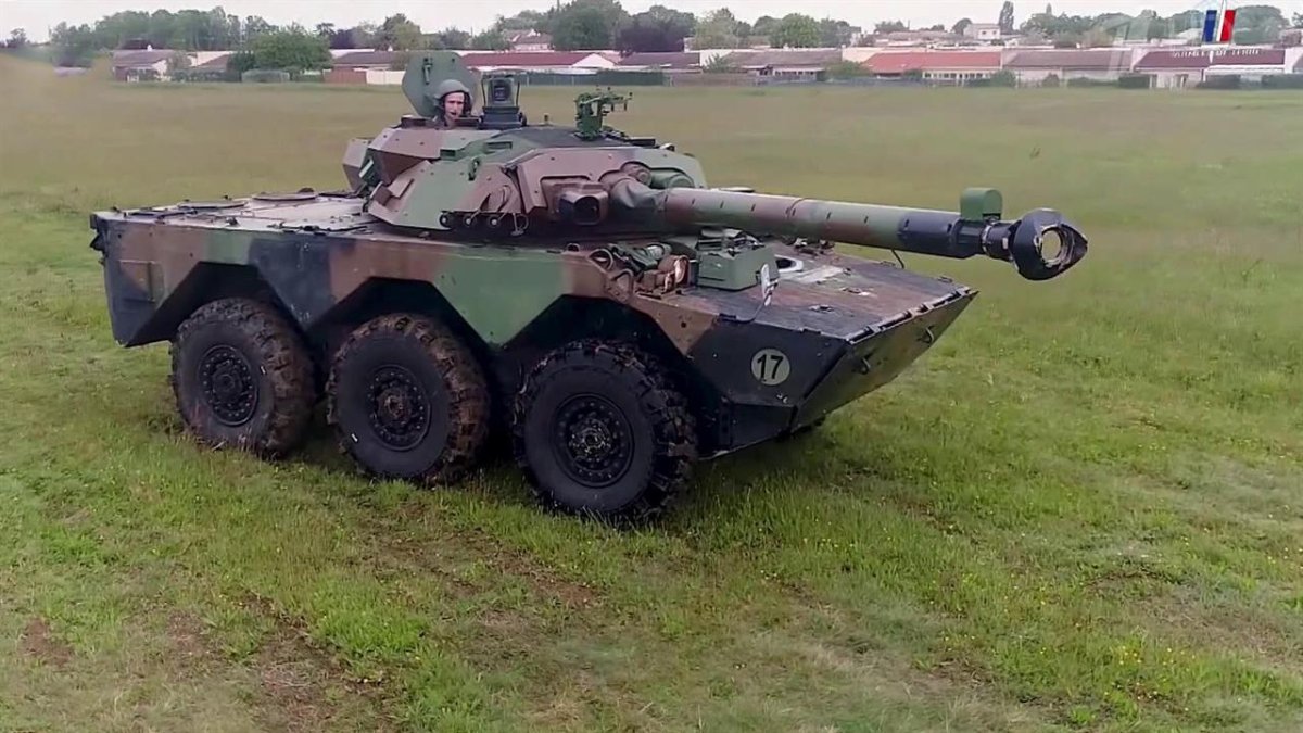 AMX-10rc колесный танк