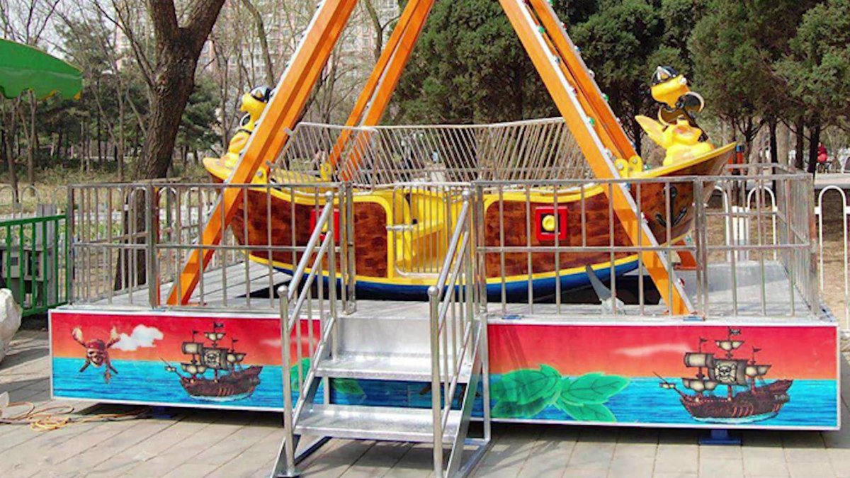 Корабль викингов аттракцион