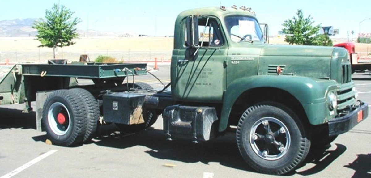 International Harvester r-200